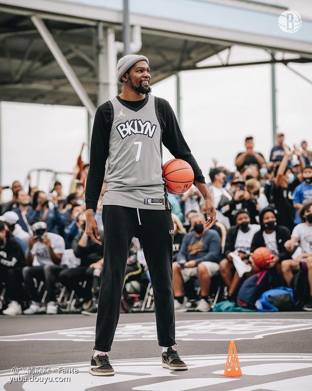 巴塞罗那训练开放日，集结日强势反弹引欢呼，NBA总决赛在即，细节决定成败的简单介绍