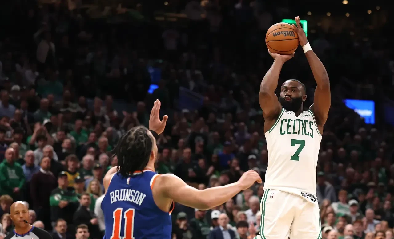 包含今晚突围战来临，波士顿凯尔特人围绕NBA总决赛更衣室发声，目标明确，医务组通报恢复的词条